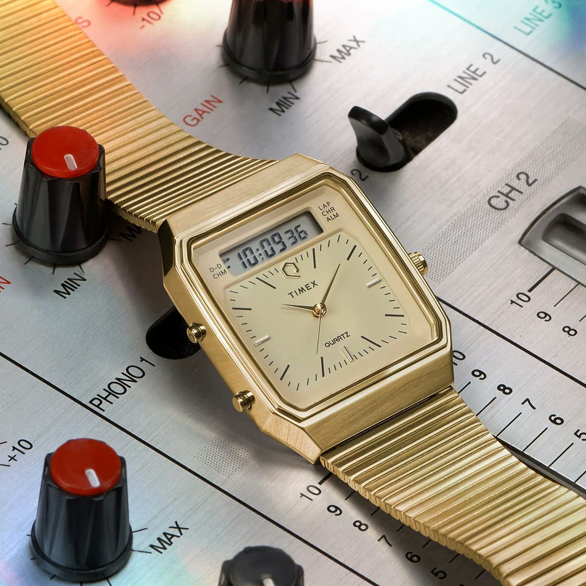 baldassarreted's tweet image. Analog-digital (&apos;ana-digi&quot;) watches continue to make inroads in the modern zeitgeist, and this time it’s in the form of a pair of new Q references from Timex. Read about the new retro throwback from Timex now at the link below!
teddybaldassarre.com/blogs/watches/…

#Timex #AffordableWatches