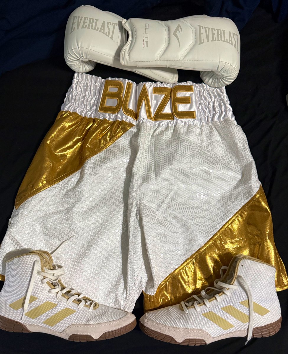 Yo_itsBlaze's tweet photo. Results are in! Fight kit reveal for Breakout06: What we thinking? 🤔
@breakoutboxing | @RoyalTpromos
#breakout06 #bushido #fightkit https://t.co/suYKxGGCOt