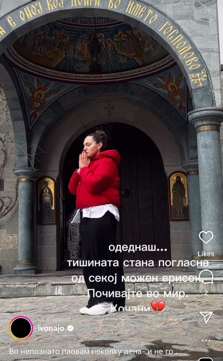 LaGiocondaBruna's tweet photo. POV: отвора камера, мести телефон, пушта на снимање, иде мести поза, зима телефон, монтира и сече видео и става некој јак цитат. 

Дај бе мафнете се више, неарни сте. Лешинари https://t.co/T0GzmX78CO