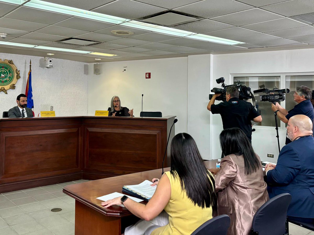 lisieburgospr's tweet photo. 👉🏼 Hoy, como parte de la Comisión de lo Jurídico, participé en la vista pública del Proyecto de la Cámara 321 (PC0321). 

⚖️ Continuamos trabajando por un sistema de justicia que garantice seguridad y bienestar para todos.

#PC321 #SeguridadVial #PuertoRico #LisieBurgosPR https://t.co/kuoOyTxOjh