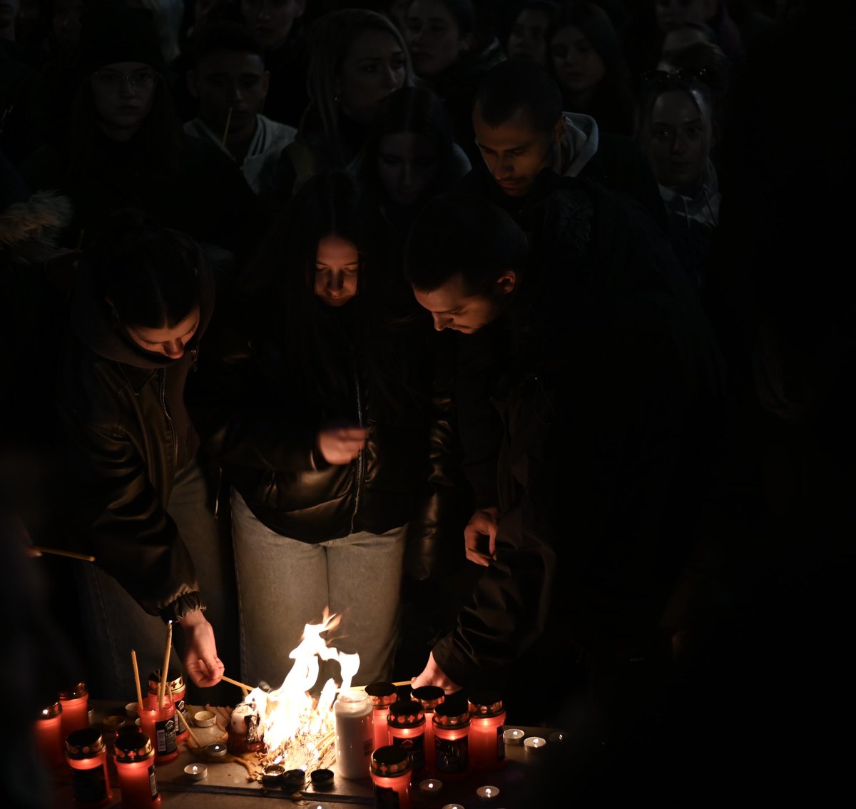 ArbnoraMemeti's tweet image. Skopje stands united in grief, paying tribute with 34 minutes of silence for the victims of the Kočani tragedy.