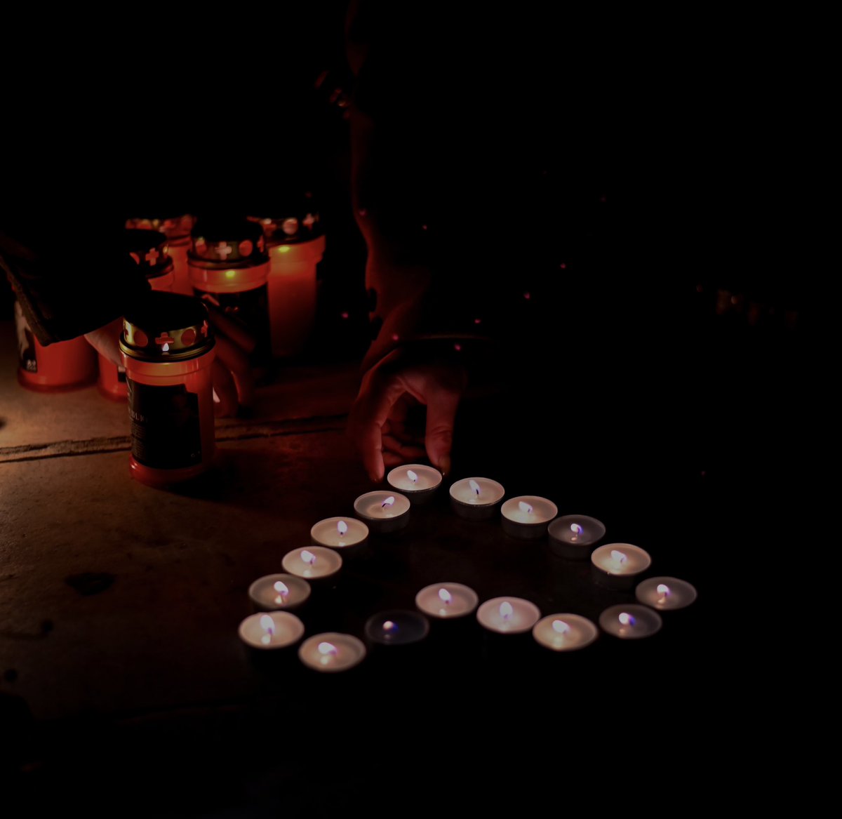 ArbnoraMemeti's tweet image. Skopje stands united in grief, paying tribute with 34 minutes of silence for the victims of the Kočani tragedy.