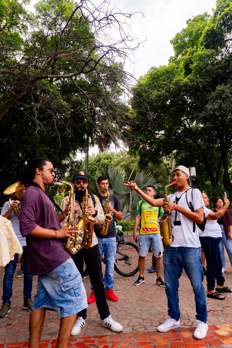 comunicasur1's tweet photo. MOVILIZACIÓN SOCIAL POR EL CAMBIO 

Neiva se vio conmocionada  por la marcha programada en favor de la reforma laboral 

También se hablo de la reformas a la educación, salud y otras. Atraves de música, arte y baile, la comunidad social y cultural se movilizó exigiendo un cambio. https://t.co/WGclu8QSlB