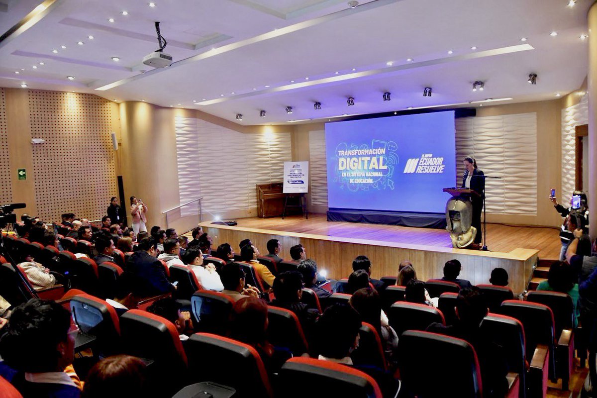 CNTinforma's tweet photo. ¡Impulsamos la transformación digital en la educación del Ecuador! 🚀
A través del acuerdo entre @CNT_EC y @GoogleCloud_LA, la empresa extranjera efectuará una inversión de USD 13 millones para implementar Google Workspace for Education Plus en el país, a través de @Educacion_Ec. https://t.co/clWVp2Iaqe