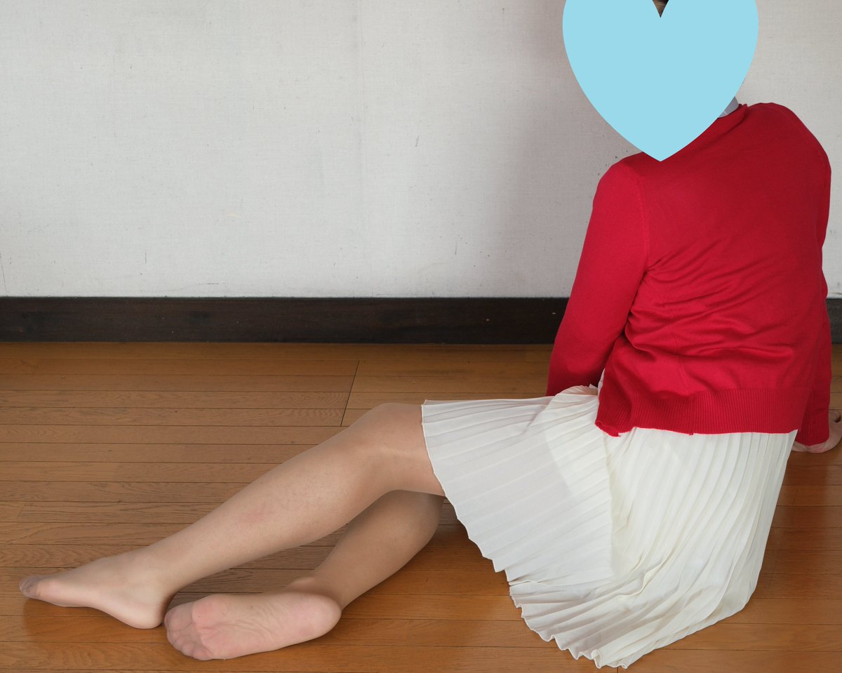 OkitakeA's tweet photo. Waiting for Spring wind through nylon skin🎶 #redcardigan #cardigancoordinate #beigeskirt #beigepumps #tanpantyhose #beigepantyhose #赤カーディガン #ベージュスカート #ベージュストッキング #ナチュスト #パンストフェチ #パンスト好き #女装 #crossdressers #maninpantyhose #パンスト男子 https://t.co/VBKCICuaY7