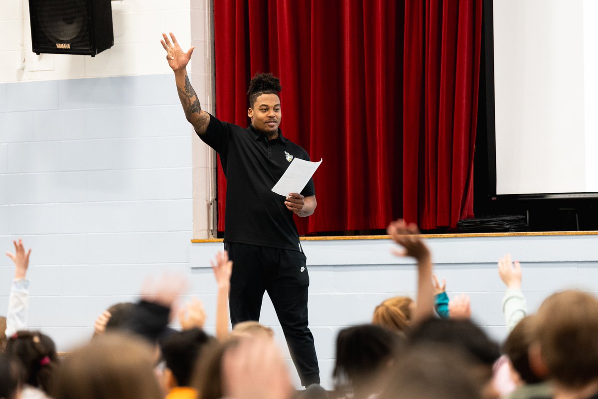 GoElks's tweet photo. Standing together to #EndBullying 🙌
Every week, Elks players have visited elementary schools around Edmonton to talk about the importance of spreading kindness and working together to put an end to bullying.
#GoElks x @TELUS | #TELUSwise https://t.co/mdbnUq4l1X