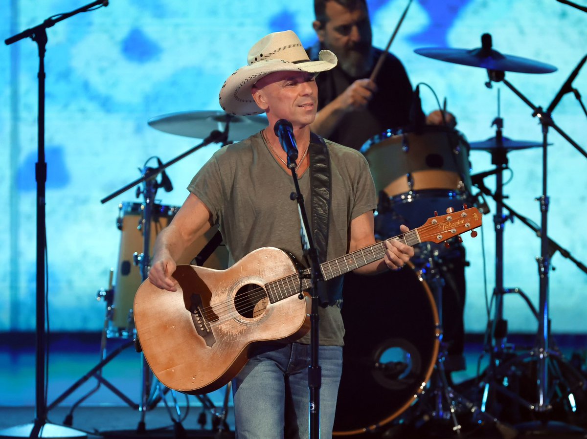 kennychesney's tweet photo. It was a blast doing the @iHeartRadio Music Awards last night. Thank you to @KelseaBallerini for introducing me. See everyone at @SphereVegas in a couple months. https://t.co/PfnwiZHmf3