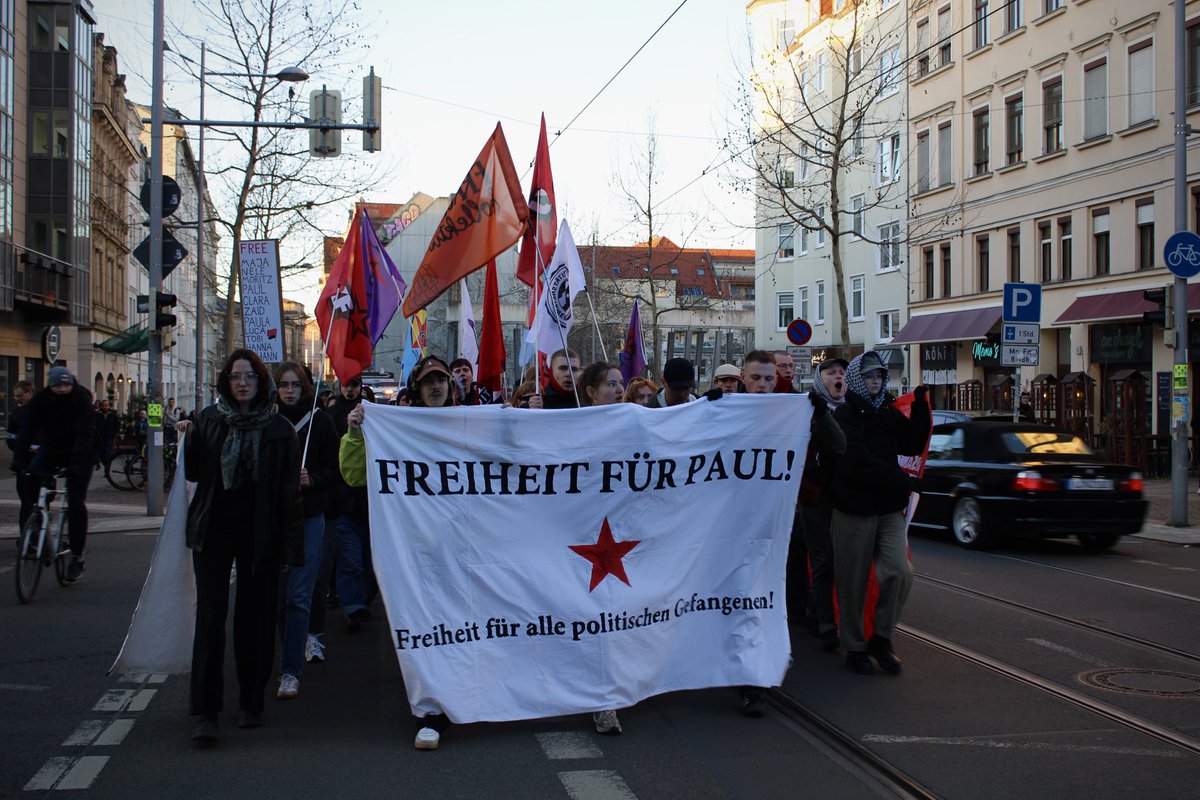 Interjugend's tweet photo. [#Leipzig]

Bilder unserer heutigen Demonstration in Solidarität mit allen inhaftierten und verfolgten antifaschist:innen und revolutionär:innen!

Freiheit für Paul, Klette, Maja und alle anderen!
#Freeallantifas #freeklette #le1803 https://t.co/P8ff4VSNWT