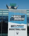 ちょっと#MarchMadnessファン！に向かう
