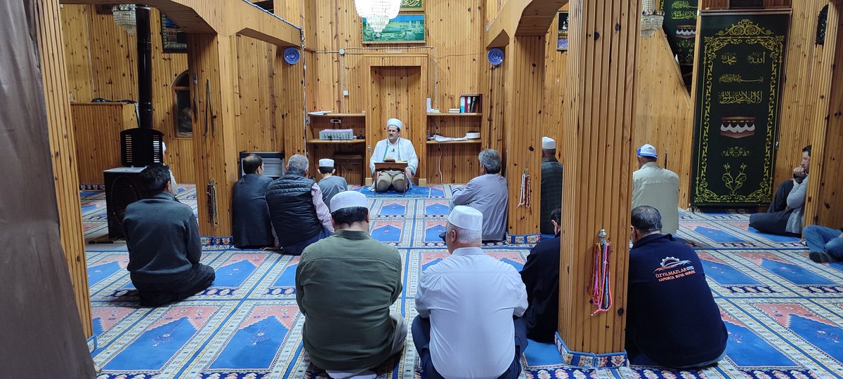 ErfelekMuftuluk's tweet photo. İLÇE MÜFTÜMÜZ, #RAMAZANDA HER AKŞAM AYRI BİR KÖYDE İFTARDA; FARKLI BİR CAMİDE ENDERUN USULÜ TERAVİH'TE CEMAATLE BULUŞUYOR🕌
📌 İlçe Müftümüz Sn. Hikmet BEKTAŞ, gittiği her #camide #teravih öncesi sohbet yapıyor ve #EnderunUsulü Teravih Namazı kıldırıyor.
https://t.co/3Gy1dthmBp https://t.co/soaQFlJDkG