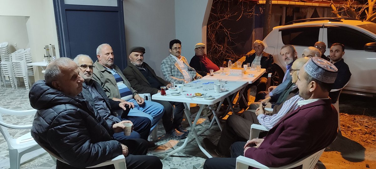 ErfelekMuftuluk's tweet photo. İLÇE MÜFTÜMÜZ, #RAMAZANDA HER AKŞAM AYRI BİR KÖYDE İFTARDA; FARKLI BİR CAMİDE ENDERUN USULÜ TERAVİH'TE CEMAATLE BULUŞUYOR🕌
📌 İlçe Müftümüz Sn. Hikmet BEKTAŞ, gittiği her #camide #teravih öncesi sohbet yapıyor ve #EnderunUsulü Teravih Namazı kıldırıyor.
https://t.co/3Gy1dthmBp https://t.co/soaQFlJDkG
