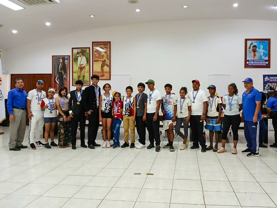 MinedGranada's tweet photo. 🥇 Granada obtiene el Primer lugar Nacional en el Festival de Educación Física, Modalidad Primaria 

Nuestras felicitaciones a las y los estudiantes de la Escuela Carmela Noguera de Nandaime por este triunfo educativo 🏆🎊

#Nicaragua https://t.co/0H4Tk8lTXE