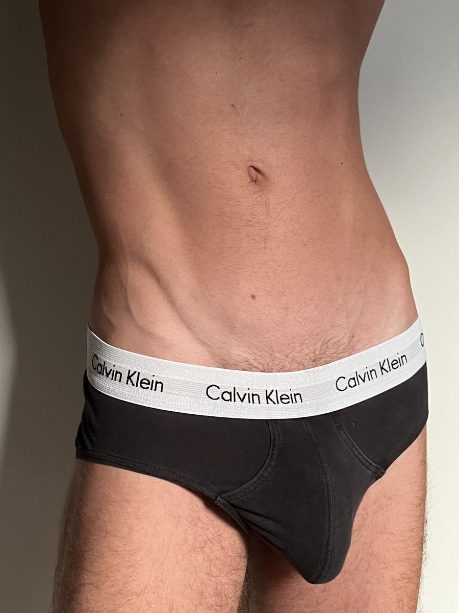 os dejo más cositas por aquí onlyfans.com/alexmartiinex