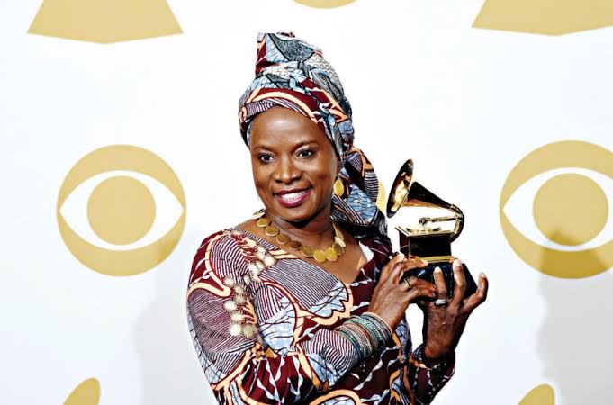colourfulradio's tweet image. Grammy winner Angélique Kidjo performed at Jimmy Carter’s 100th birthday celebration in Atlanta, energising the crowd with 'Afrika'. 

The Beninese singer praised Carter’s hands-on approach to aid in Africa.

#AngéliqueKidjo #JimmyCarter #Music #Africa