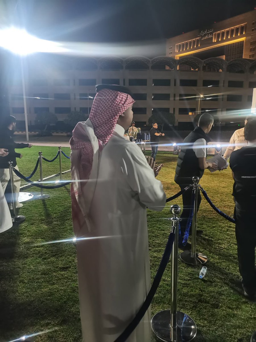 أشكر سعادة الأستاذ فيصل السويلم، نائب الرئيس التنفيذي للموارد البشرية، على هذا التكريم الذي أعتز به. كل التقدير له ولكافة الزملاء والمنظمين على جهودهم المتميزة. متمنياً للجميع دوام التوفيق والنجاح.

#التكريم #الموارد_البشرية #النجاح

<a href="/SABIC_MEA/">سابك</a>