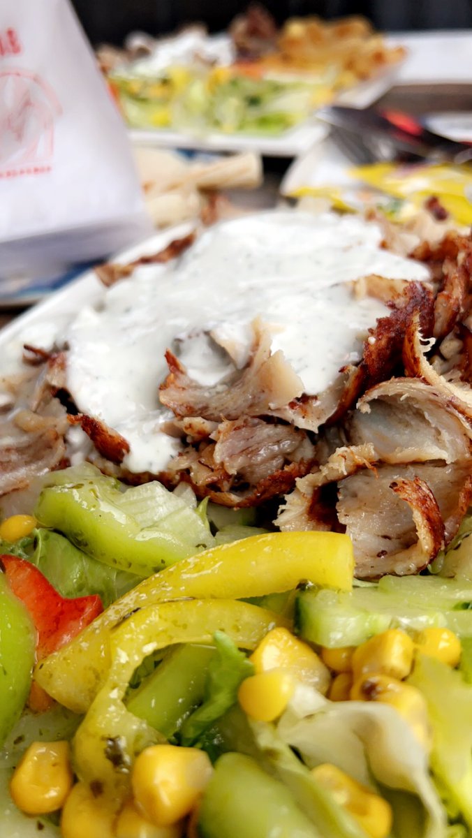 #صباح_الخير 🌹

مطعم شاورما تركي حلال قريب من زيلامسي النمسا 🇦🇹 

وجبة وحدة توصل لحد الشبع الاسعار واضحة بالصور 
بالقرب منه ايضاً مطعم ماكدونالدز وسوبر ماركت penny 
المطعم للأسف ما يقبل الا كاش وهذا رد على اللي يقول ما تحتاج الكاش . بالعكس ضروري يكون معك بالسفرية مبلغ كاش !!!!