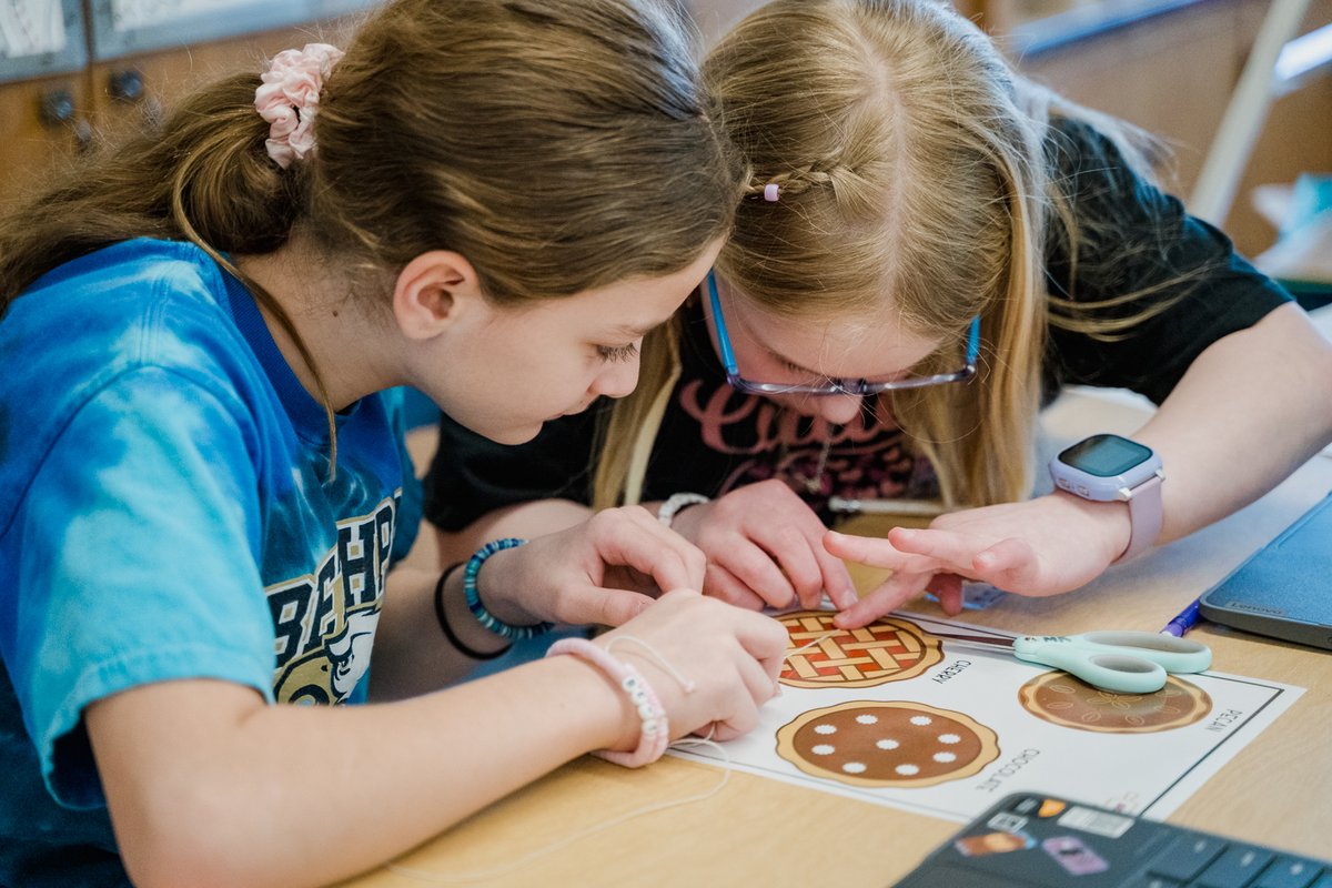 BethpageUFSD's tweet image. Pi Day = the perfect excuse for a little friendly math competition! 🥧➗📏 Central Boulevard fifth graders put their measurement skills to the test, proving that no matter the size of the circle, π always adds up to fun! #PiDay #MathMagic #WeAreBethpage