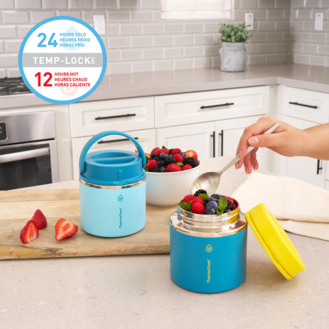 ThermoFlask_'s tweet photo. Our new food jars are perfect to throw into your kids lunch bag. These keep food hot for 12 hours so they still have warm food by the time lunch rolls around. 

#LunchBreak https://t.co/RsMF729Dv2