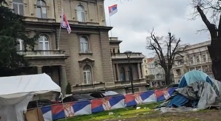 0utFreak's tweet image. Nekadašnja Dvorska bašta porodice Karađorđević je nakon Drugog svetskog rata, 1945. godine preuređena u gradski park koji je 1952. godine zbog česme izgrađene u samom parku, posvećene pionirima preimenovan u Pionirski park. 1/11