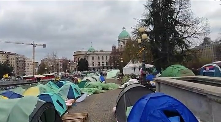 0utFreak's tweet image. Nekadašnja Dvorska bašta porodice Karađorđević je nakon Drugog svetskog rata, 1945. godine preuređena u gradski park koji je 1952. godine zbog česme izgrađene u samom parku, posvećene pionirima preimenovan u Pionirski park. 1/11