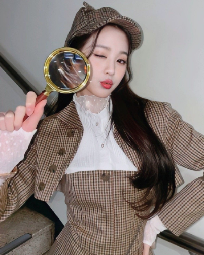 AboutMusicYT's tweet photo. Vice President Of Baidu apologizes after his daughter exposed personal information of over 100 people who posted malicious comments about Wonyoung. https://t.co/RGCtLHbrEk