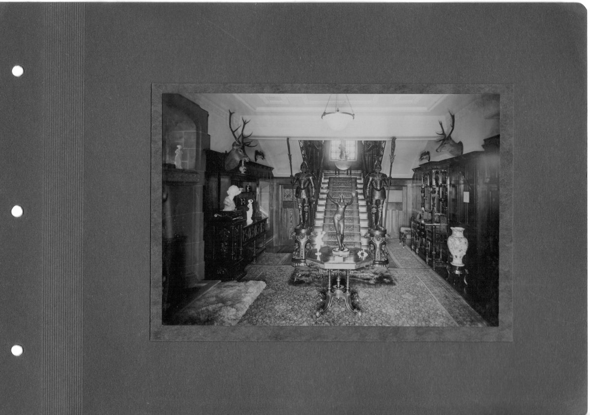 Beth yw eich barn am gyntedd Algiers yn Llandrillo-yn-Rhos? Wedi’i gofnodi yma yn y 1920au, fe’i dyluniwyd gan Herbert Brierley.
🔗 bit.ly/TuMewnCartrefC…
📷 Gwasanaeth Archifau Conwy / <a href="/DiwylliantConwy/">Canolfan Ddiwylliant Conwy Culture Centre</a>