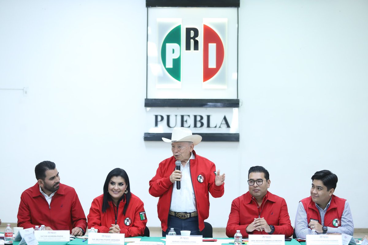 Qué gusto saludar al secretario de Operación Política, el exgobernador <a href="/mclsenador/">Manuel Cavazos Lerma</a>, quien en representación de nuestro dirigente nacional, <a href="/alitomorenoc/">Alejandro Moreno</a>, encabezó estrategias para fortalecer las estructuras seccionales y consolidar al #PRI rumbo al 2027. ¡Vamos con todo!