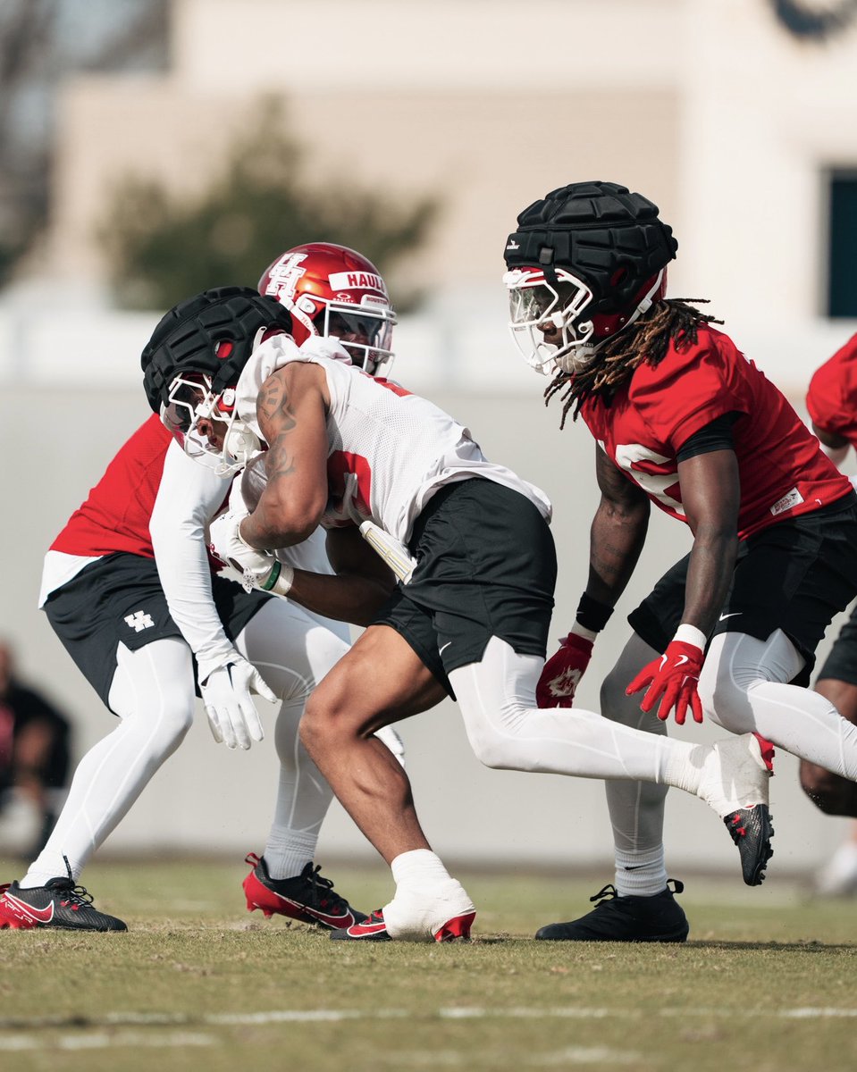 👋🏽 ***

<a href="/TheDWarriors/">Davidson Warrior Football 🏈</a> <a href="/UHCougarFB/">Houston Football</a>