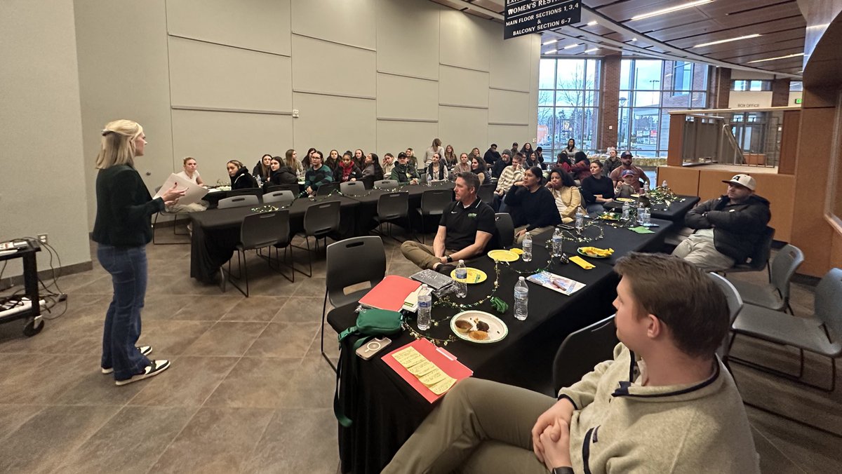 HoopsAuburn's tweet image. End of Season Banquet for our AHS Girls Bball teams! So proud of this group of players, coaches and families. The future is bright!💚💛
@wiaawa @PGHWashington @PrepGirlsHoops @DevinRecord @manley_tnt @bigplaybenray @PNWSports_ @SeaTimesSports @Justin4hoops @EvansRankings
