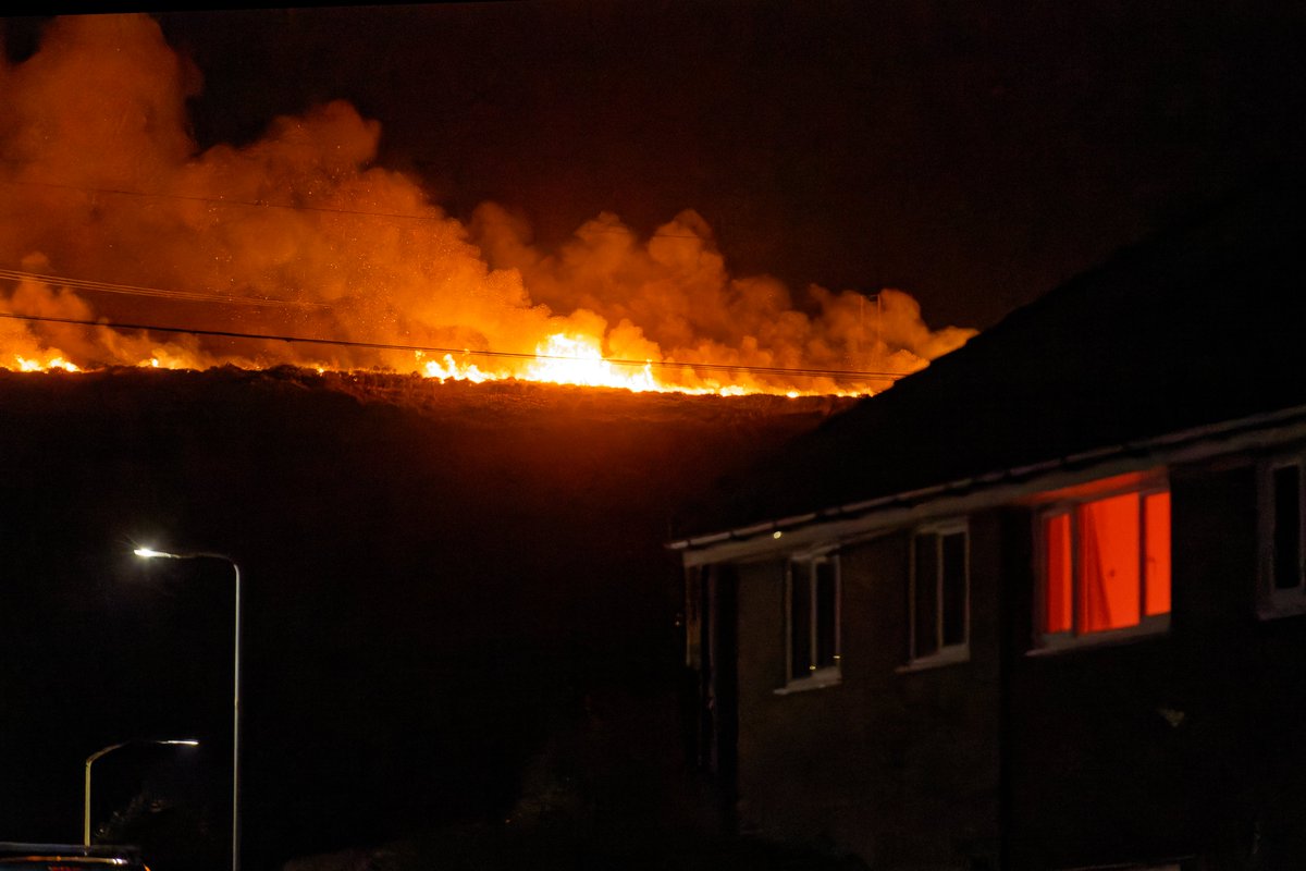 Athena Picture Agency (@athenapics) on Twitter photo #Fire at #MynyddGelliwastad #Clydach #Swansea Wales
Fire crews are in attendance at the mountain. athena-pictures.com #fire #fireservice <a href="/mawwfire/">Tân CGC / MAWW Fire</a> #mawwfire #gelliwastad #Cwmrhydyceirw #grassfire #morriston #Fire at #MynyddGelliwastad #Clydach #Swansea Wales
Fire crews are in attendance at the mountain. athena-pictures.com #fire #fireservice <a href="/mawwfire/">Tân CGC / MAWW Fire</a> #mawwfire #gelliwastad #Cwmrhydyceirw #grassfire #morriston
