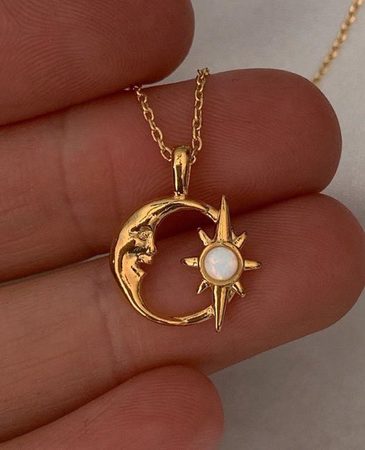 heart_jpg's tweet photo. sun and moon necklace https://t.co/5YfFy9LGyQ