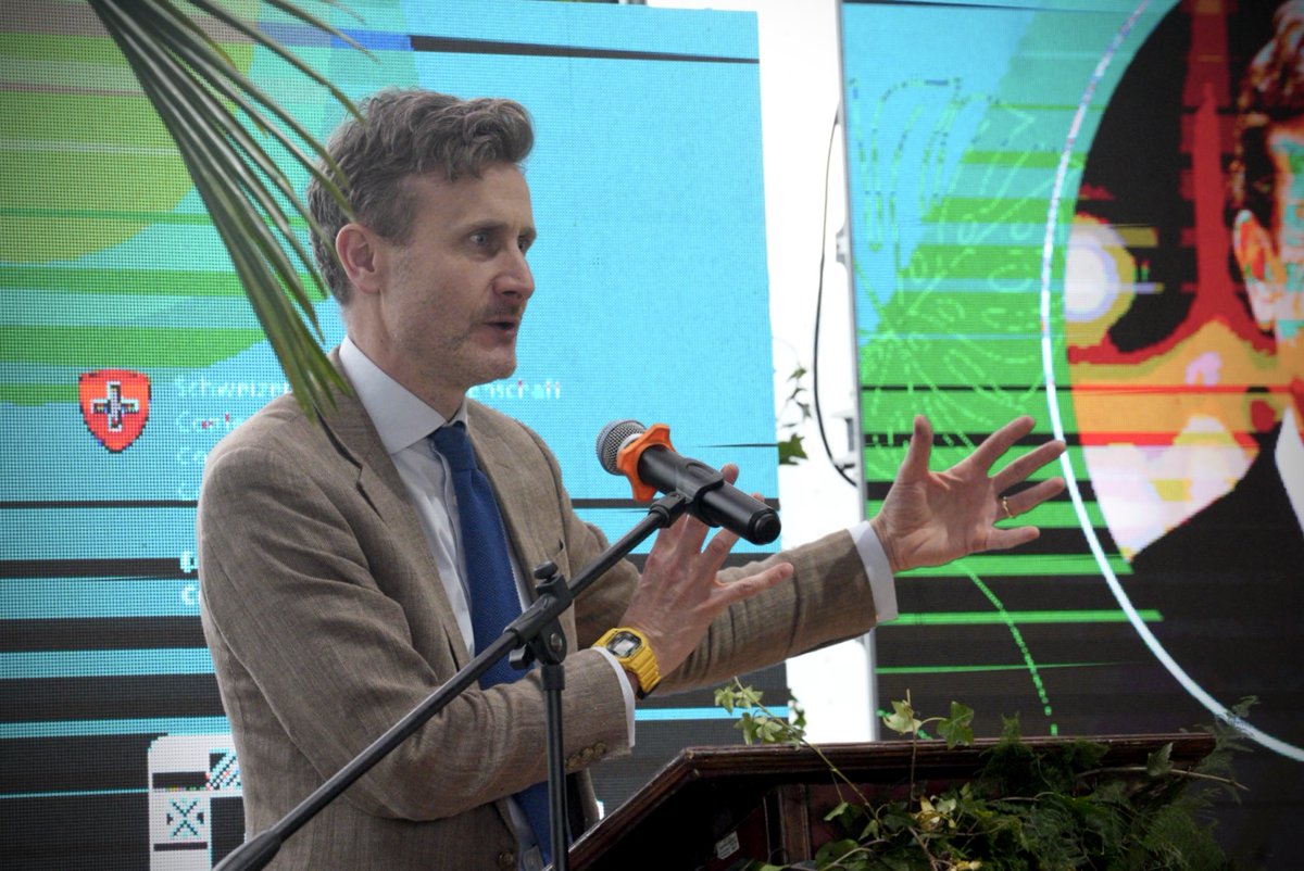 colombiamascom1's tweet photo. 📢🌱 Hablemos de los #FrutosDeLaBioeconomía... literalmente.
En el evento de hoy, destacamos ingredientes naturales como el asaí, copoazú, camu camu y corozo, que pueden llevar a Colombia a competir en el mercado internacional y diversificar su economía. 🌍 (1/4) https://t.co/zLX4QesnVv