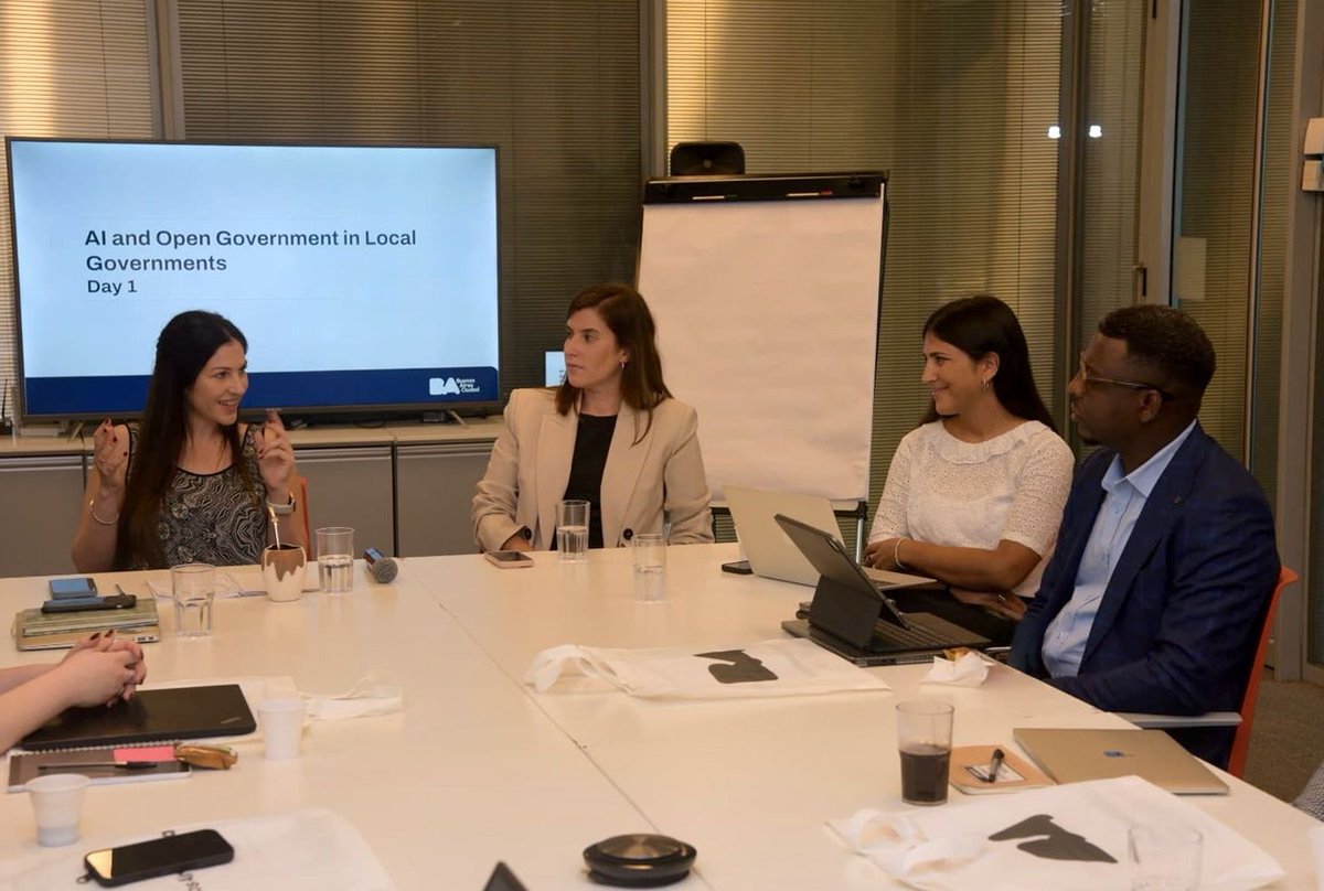 📢 ¡Arrancó el encuentro IA y Gobierno Abierto en Gobiernos Locales coorganizado por la Ciudad de Buenos Aires y <a href="/opengovpart/">Open Gov Partnership</a>!

Participan representantes de Escocia, Plateau, París, Austin y Bogotá, y de la sociedad civil. 🌍

Te contamos de qué se trata. 👇

#IAGobiernoAbierto