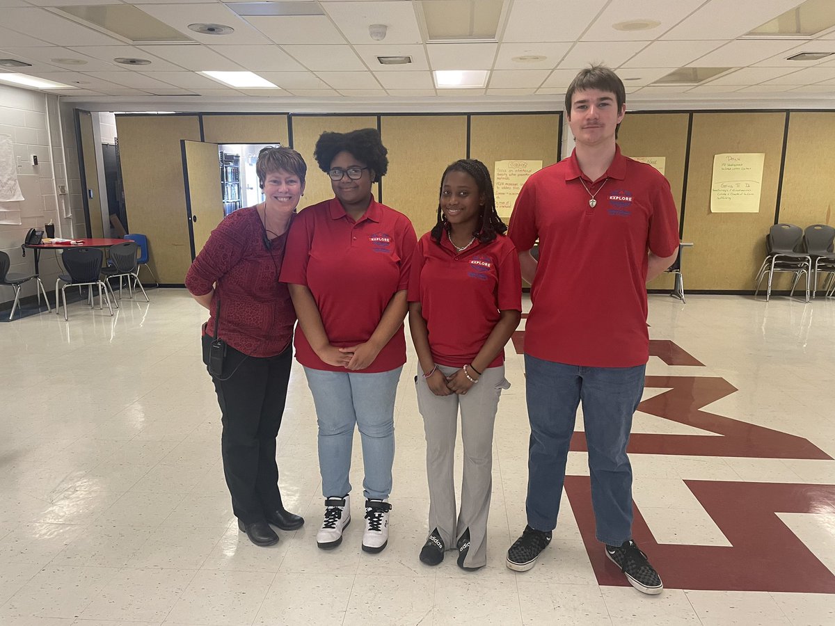 ExploreTJMS's tweet image. Explore Ambassadors greeting future LTR teachers and providing an engaging and fun tour! Proud of their leadership and excitement! @TJPatriots @ExploreJCPS @JCPSExploreEA