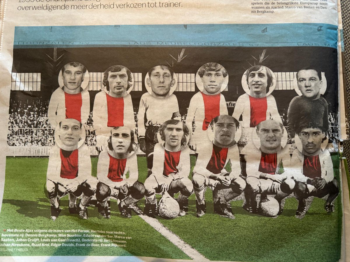 Ajax täytti tänään 125 vuotta. ❌❌❌

Viime viikolla Amsterdamin suurimman paikallismedian Het Paroolin lukijat saivat äänestää kaikkien aikojen Ajax-joukkuetta.

11 hengen tähdistöjoukkueeseen mahtui vain yksi pelaaja Hollannin ulkopuolelta. Tietysti, Jari Suomesta.

#Ajax