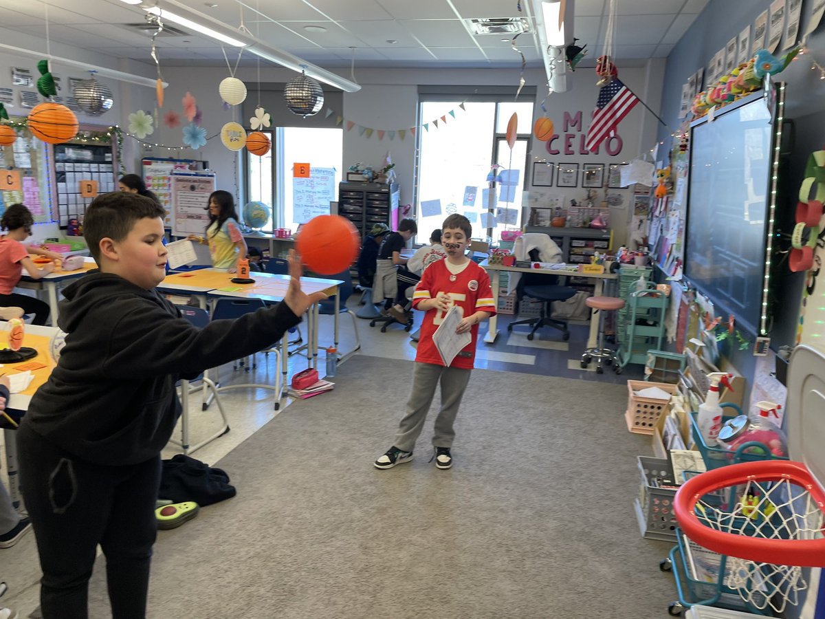 MsCelio's tweet photo. What a blast we had on our math madness review day!🏀💪🏼☘️ #johnsonpride https://t.co/oiCKV21Rbu