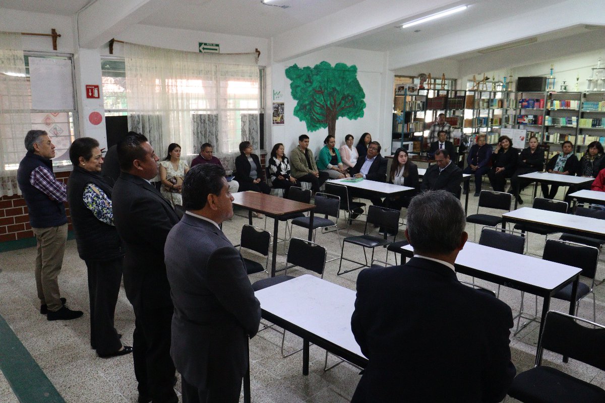 Docentes y estudiantes del #CECyTE #Xicohtzinco recibieron al director general del #Colegio, Blas Marvin Mora, quien reafirmó su compromiso con el crecimiento de nuestro subsistema.
#SerExcelente es #SerCECyTE #SerEMSaD #UnaNuevaHistoria