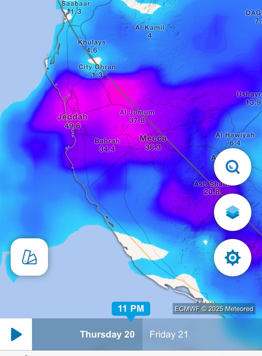 ما ادري اتابع جده ولا مكة 
لكن في كسير بحري جهة جدة في الطبقة 850 و 700 hpa وبطيئ في الحركة