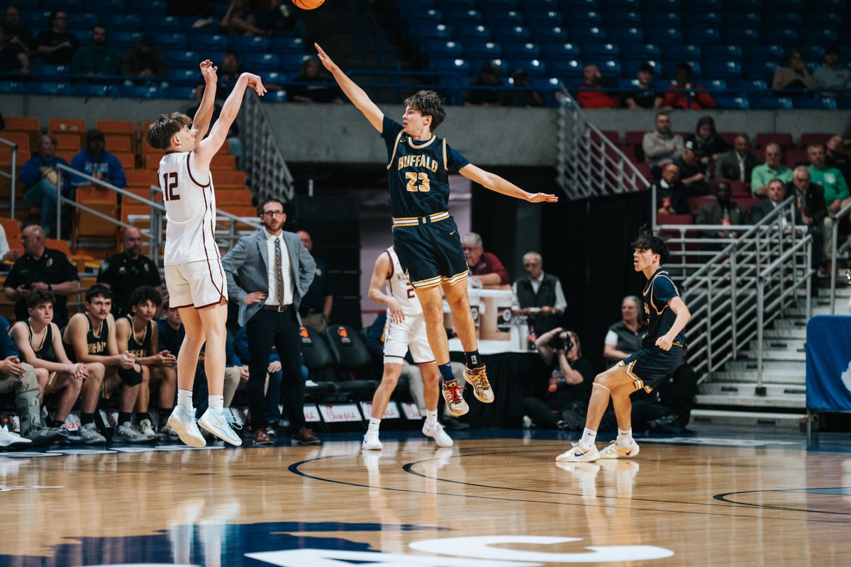 RSNsports1's tweet image. End of 1: Williamstown-29, Buffalo-7. #wvprepbb #classAA