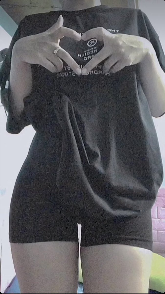 thaomyy2002's tweet photo. sau lớp 👙 có gì ? https://t.co/aWXJaWDtW2