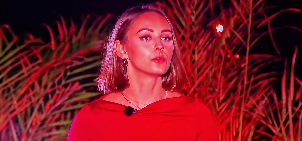 Marine est une énorme c.... 

La pire petite amie possible

#LileDeLaTentation #IleDeLaTentation #LDLT #Marine