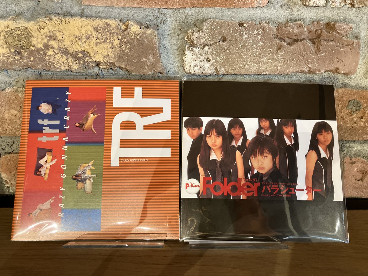 seishunjpop's tweet image. 🎶avex Hits on ViNYL 3/19発売情報🎶

数量限定⚡️
TRF、Folderの2アイテムリリース‼️
Folderの7incレコードは9月まで毎月リリース🎧

･CRAZY GONNA CRAZY / BRAND NEW TOMORROW #TRF
･パラシューター / ごめんね朝寝坊 #Folder

詳細はこちら👇
 avex-vinyl.my.canva.site