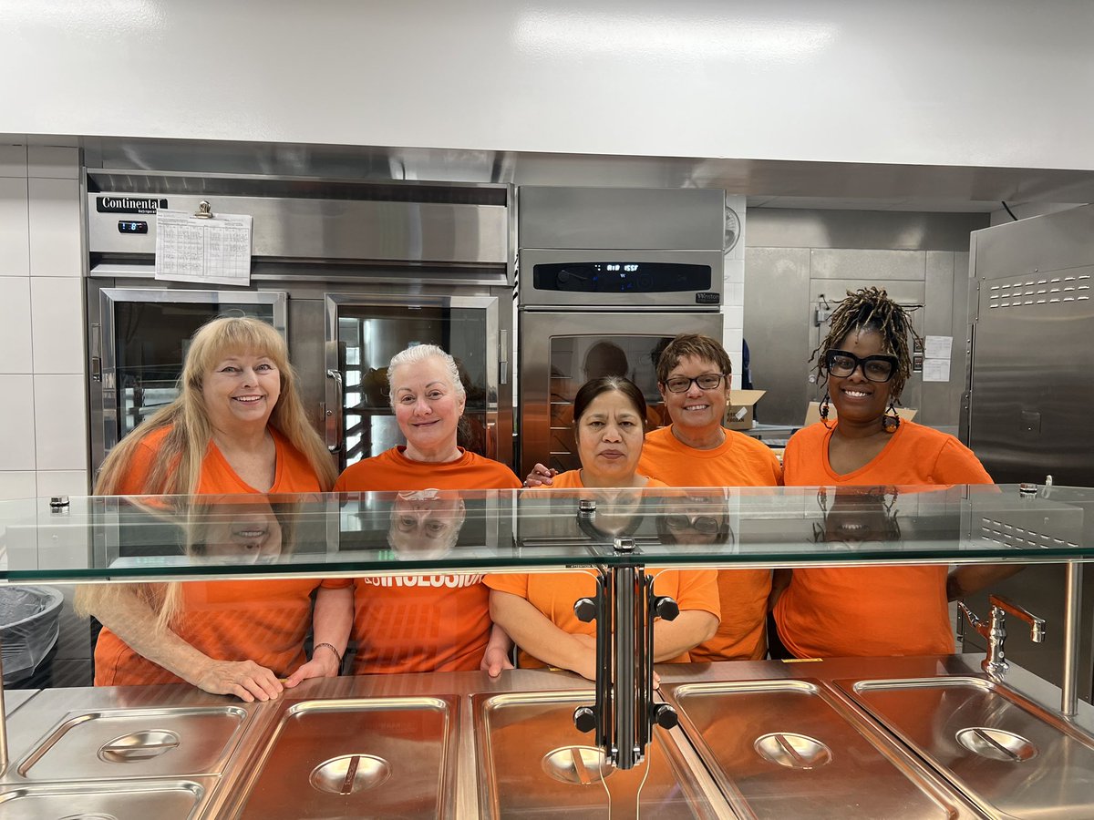 ommsaacps's tweet photo. Unity Day today and everyone showed up with their orange to support! π§‘π§‘#UnityDay #OMMS #PatriotPride #BelongGrowSucceed https://t.co/gnnEUPKbsh