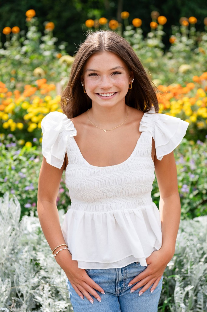 elainergates's tweet photo. Senior year flies by, but your senior portraits will last forever. 📷✨️ Let Elaine Gates Photography capture your personality, style, and story with stunning portraits before graduation! 🎓️🌷

Send me a message or email elaine@elainegates.com to book your session! https://t.co/wMcuSkduKu