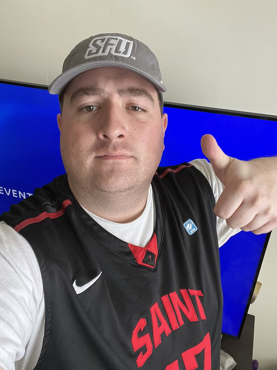 JordanTracyTV's tweet image. Rocking with @SFUcoachkrim and the #RedFlash tonight here in Utah!!! @SFUathletics @RedFlashMBB