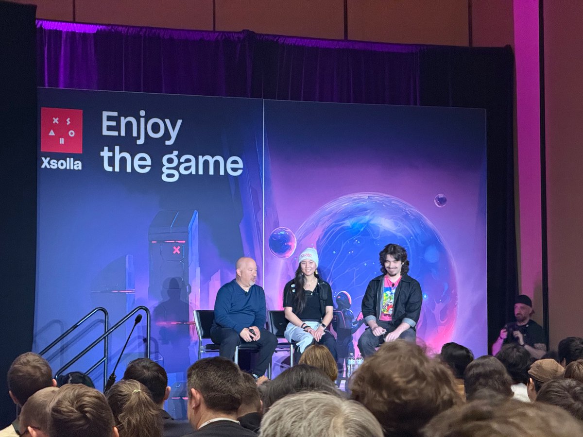 The one and only Jenny Xu on stage at GDC. The room is PACKED. Huge congrats!

@PlayRunLegends