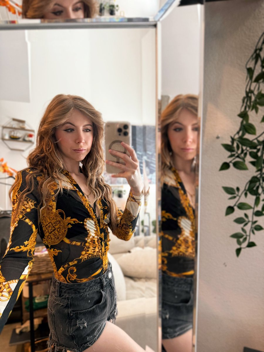 💕 TUNESDAY THROWBACKS. 💕
ALL 60's-90's REMIXES 
✨( House, Techno, DNB, etc) ✨

….and MAYBE a bonus after party on the second channel now that it’s partnered c: 

🔴 Twitch.tv/NyyBeats