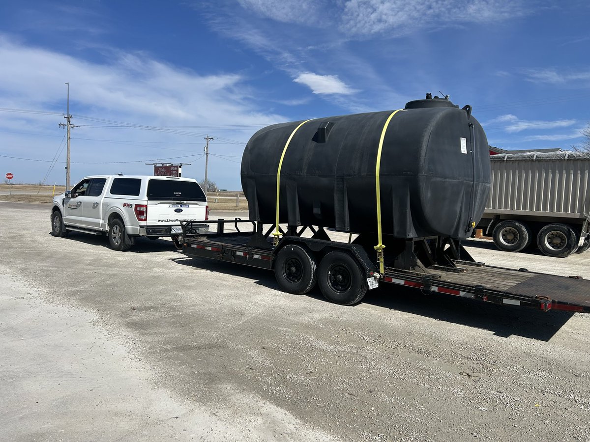 LincoPrecision's tweet image. Just delivered a 3200 gallon Enduraplas to a farmer in southern Indiana 🙌🏻 Proving that we are here for all your equipment needs!