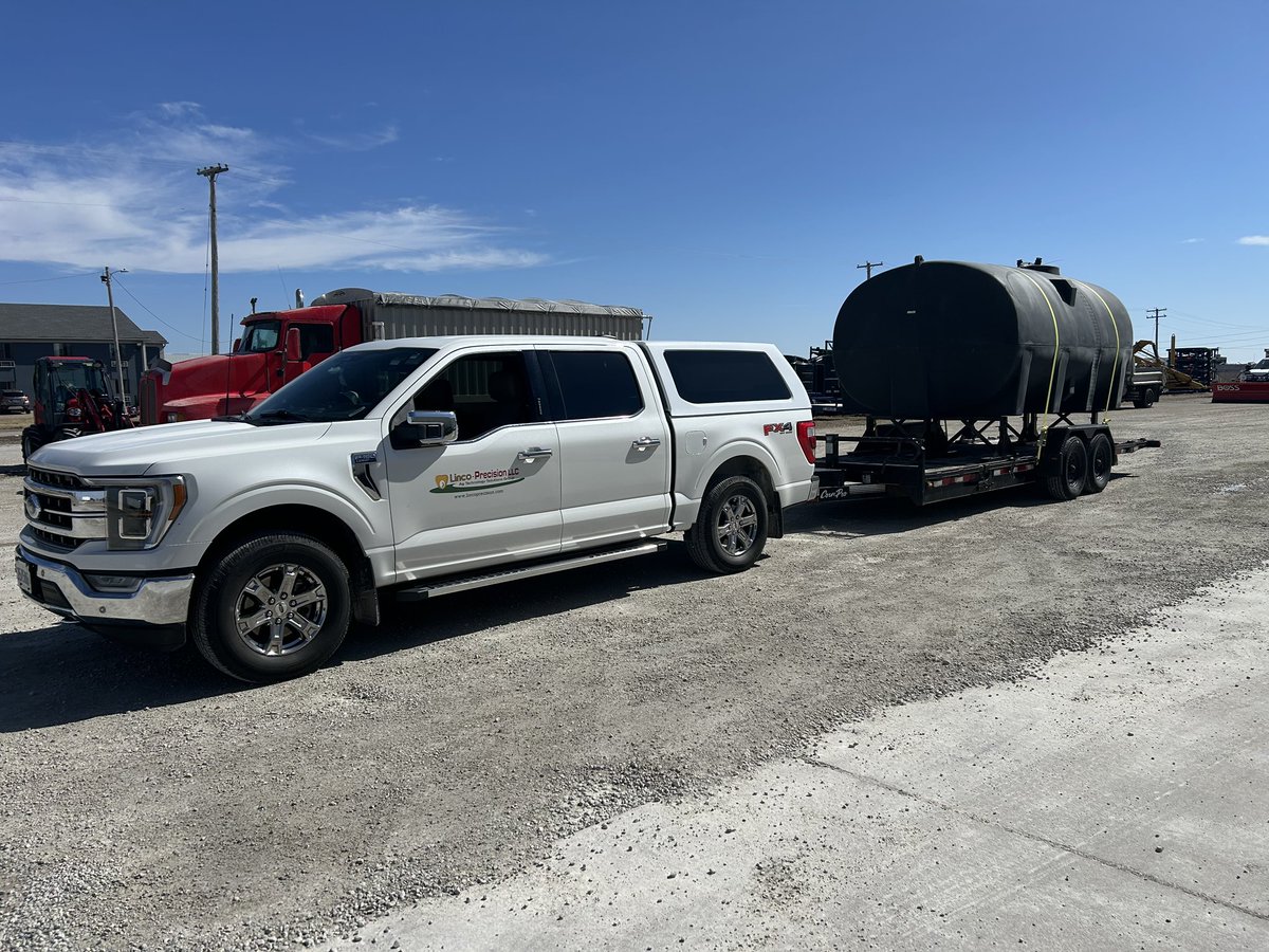 LincoPrecision's tweet image. Just delivered a 3200 gallon Enduraplas to a farmer in southern Indiana 🙌🏻 Proving that we are here for all your equipment needs!