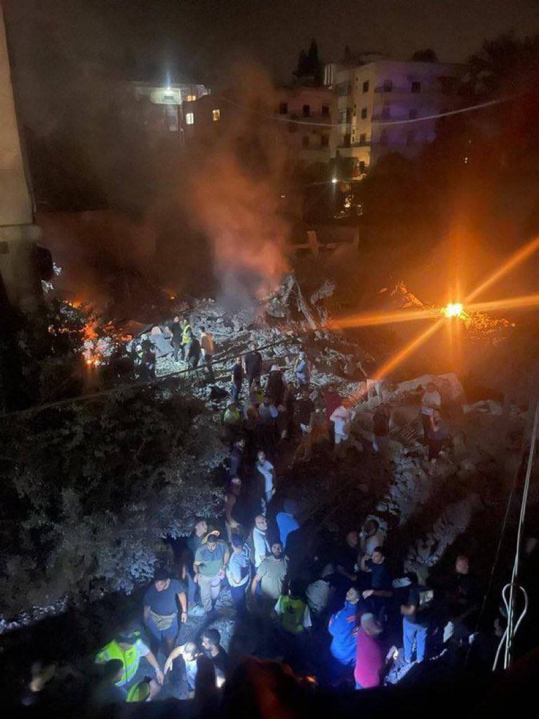 المئات دُفنوا احياء هنا

إلى رحمة الله